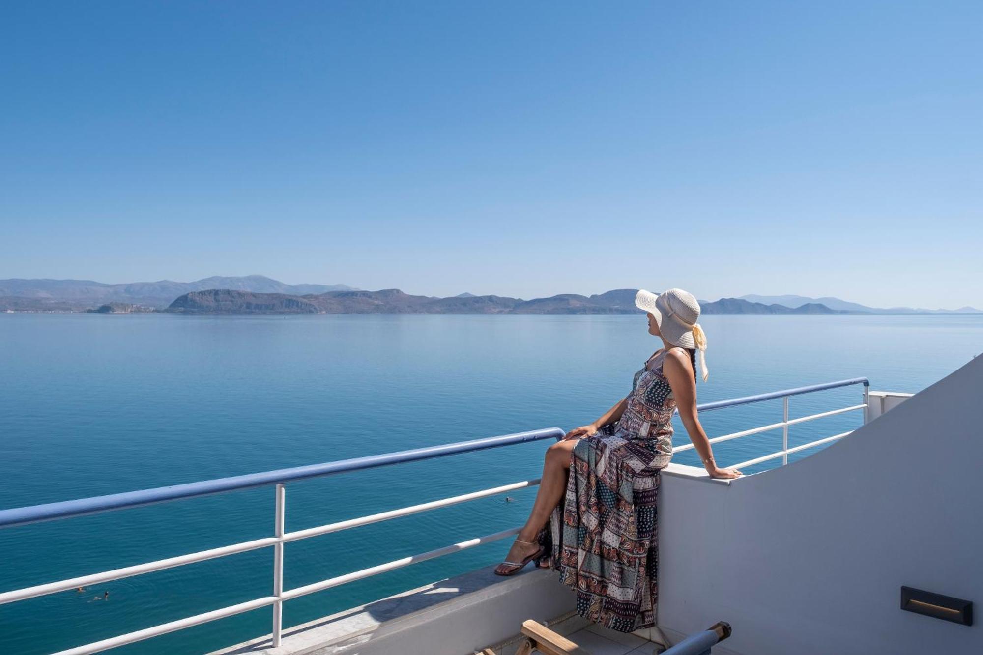 Luxurioeses Apartment Mit Einem Schlafzimmer Direkt Am Wasser, Meerblick Киверион Экстерьер фото