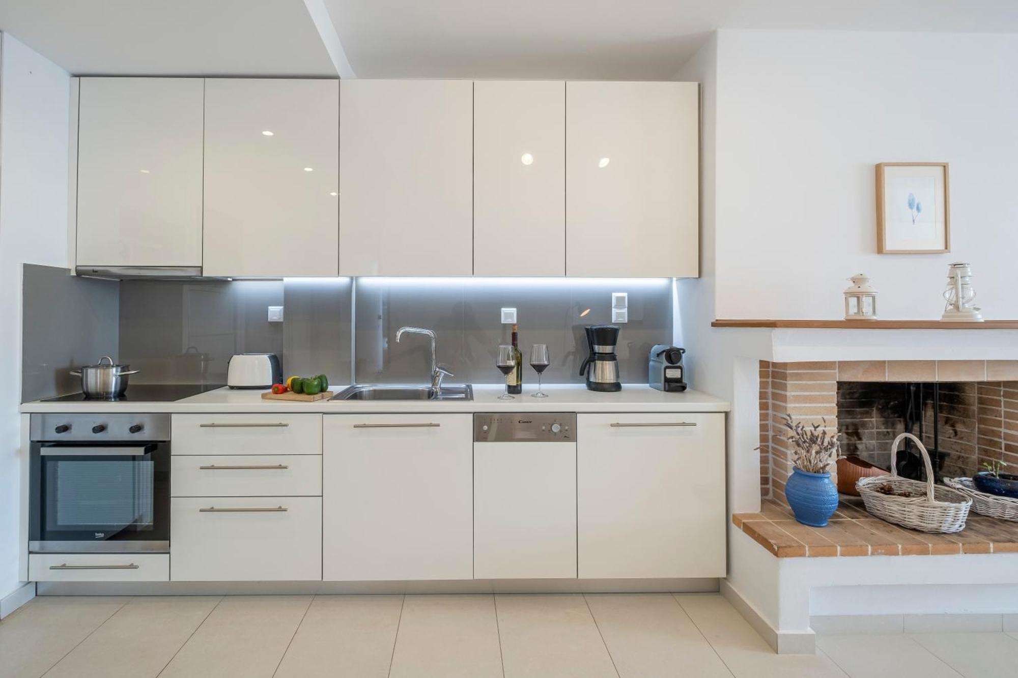 Luxurioeses Apartment Mit Einem Schlafzimmer Direkt Am Wasser, Meerblick Киверион Экстерьер фото